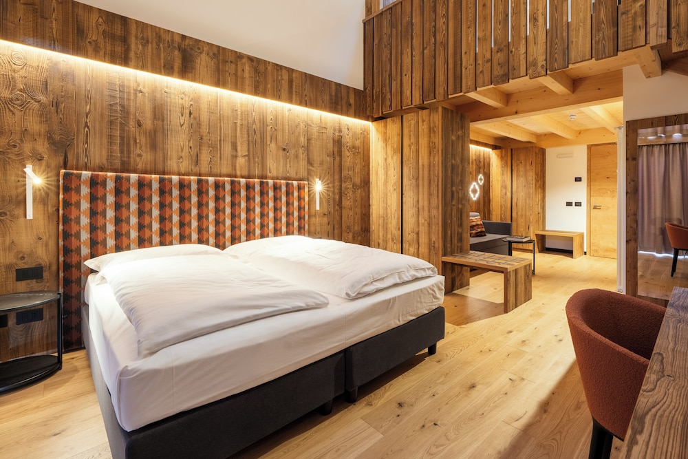 SUITE, MOUNTAIN VIEW