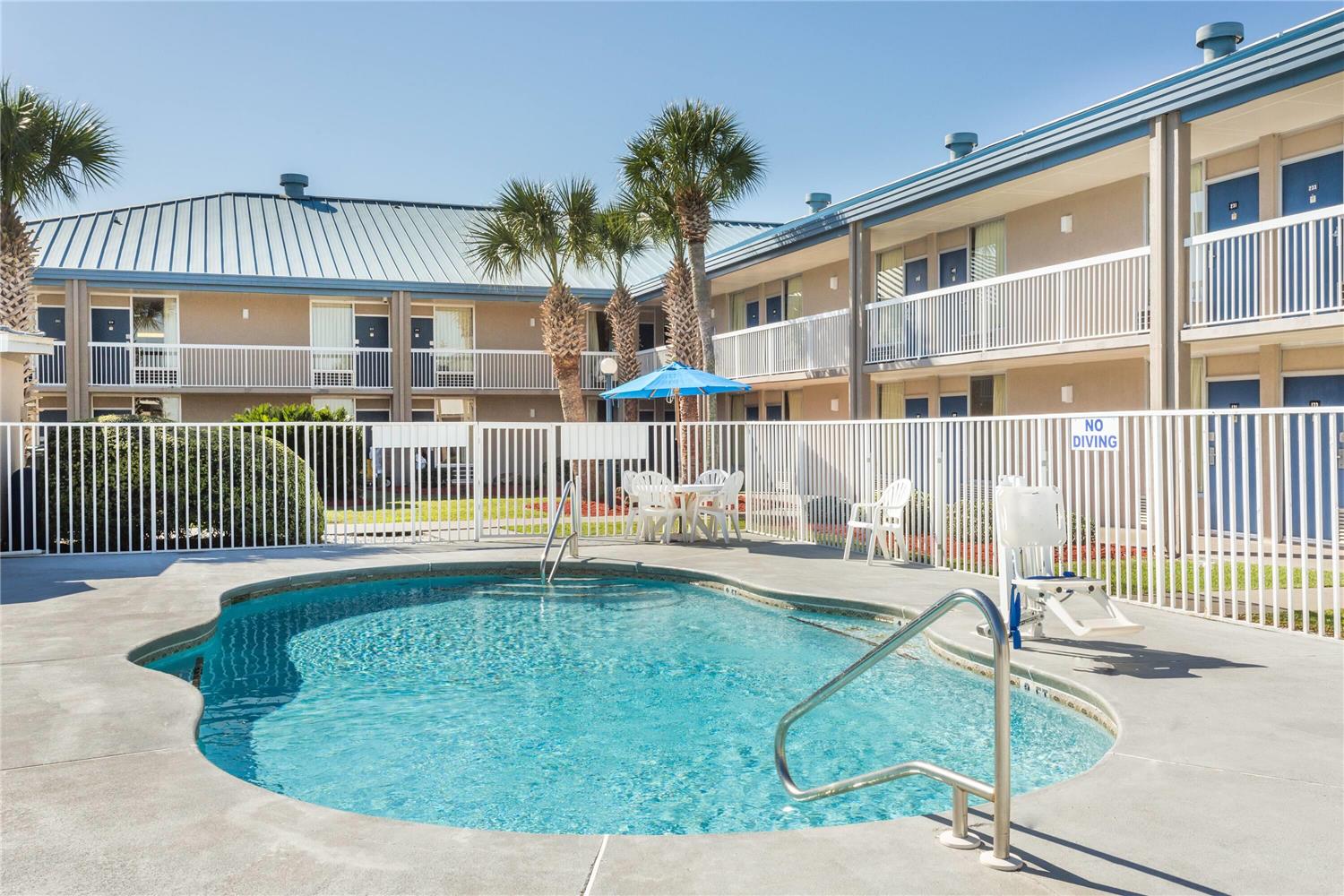 Days Inn by Wyndham Adel I-75 35/38