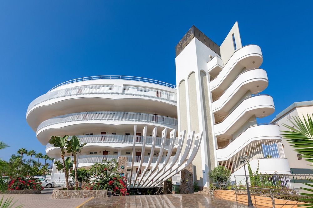 Sol Barbacan Apartments 2/72