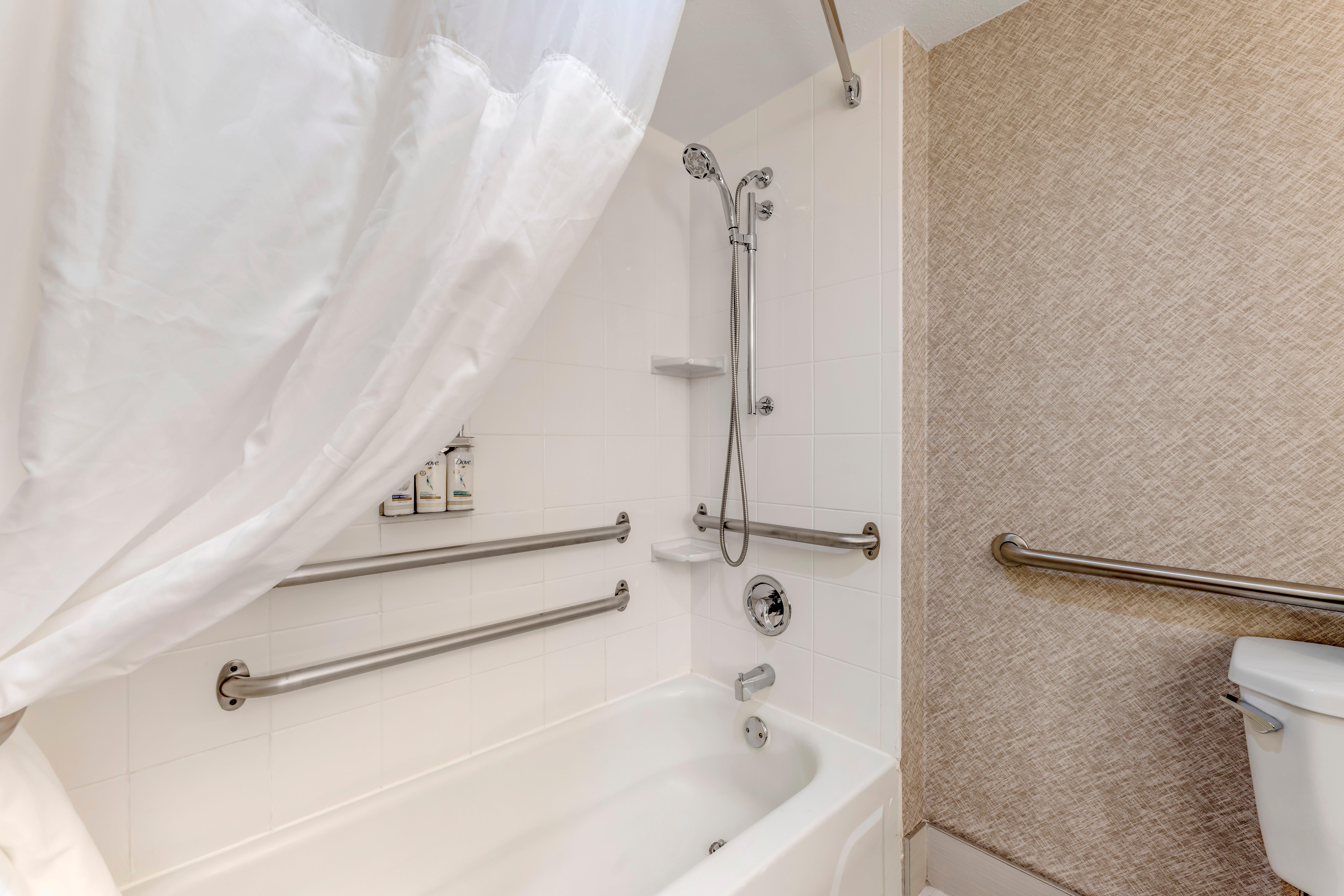 غرفة بسرير كوين لذوي الإعاقة، Holiday Inn Express Chicago Downers Grove 4/4