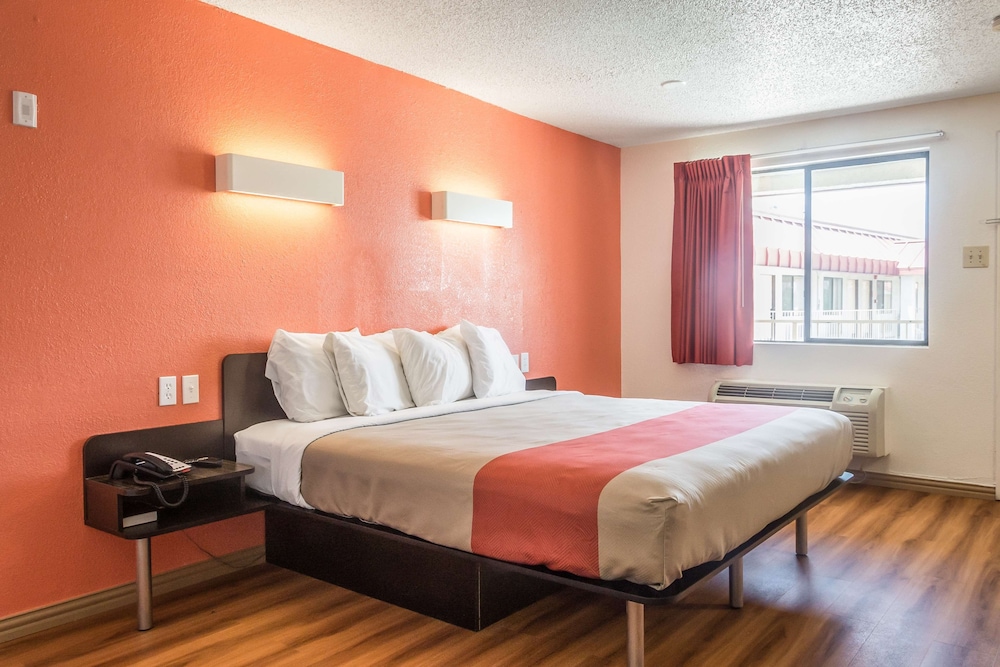 Motel6 Mesquite, TX - Rodeo - Convention Ctr 21/39