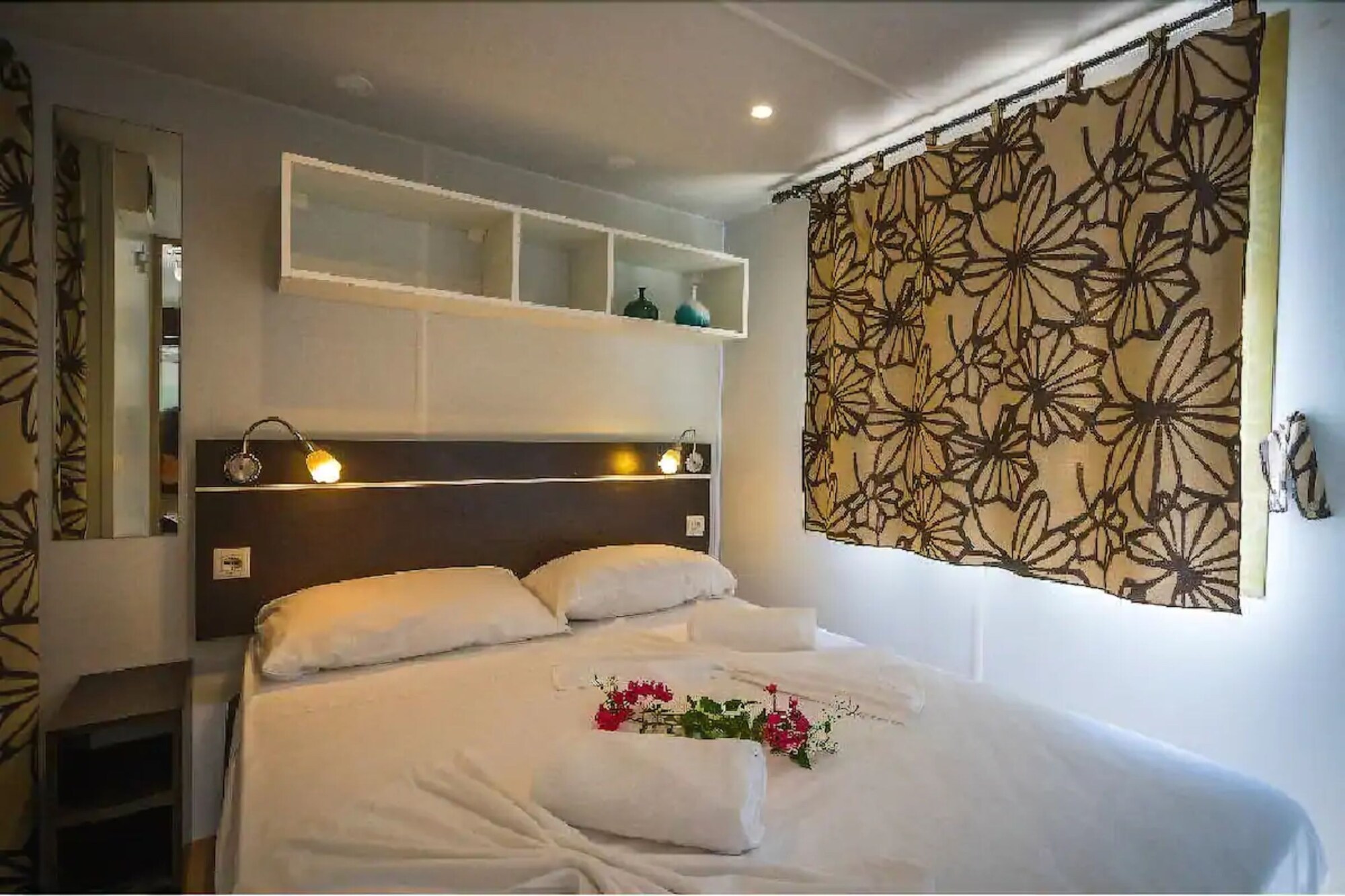 3 Bedrooms, Mobile Home, 4 Beds, Sofa
