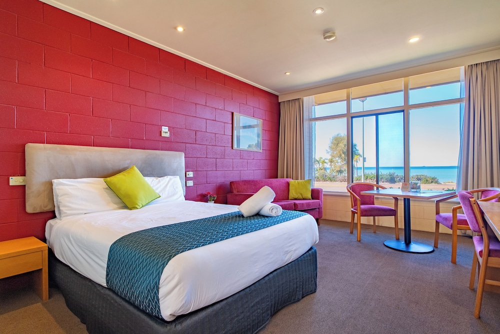 Basic, Queen Bed, Ocean Front