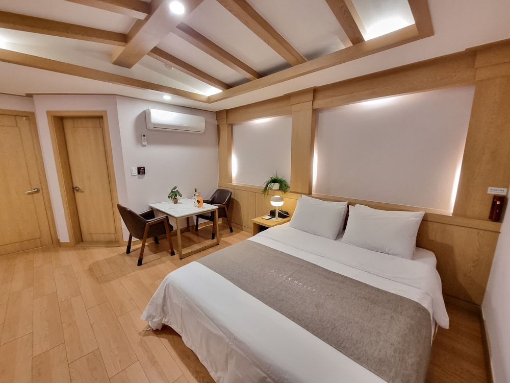 Lex Hotel 20/50