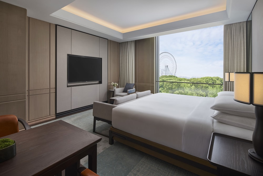 Park, Suite, King Bed, Lake View
