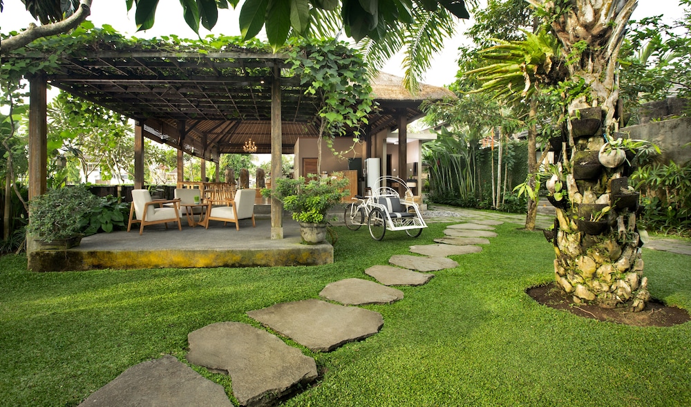 Villa Kayu Lama 36/50