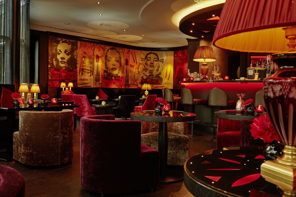 Savoy Hotel 24/33