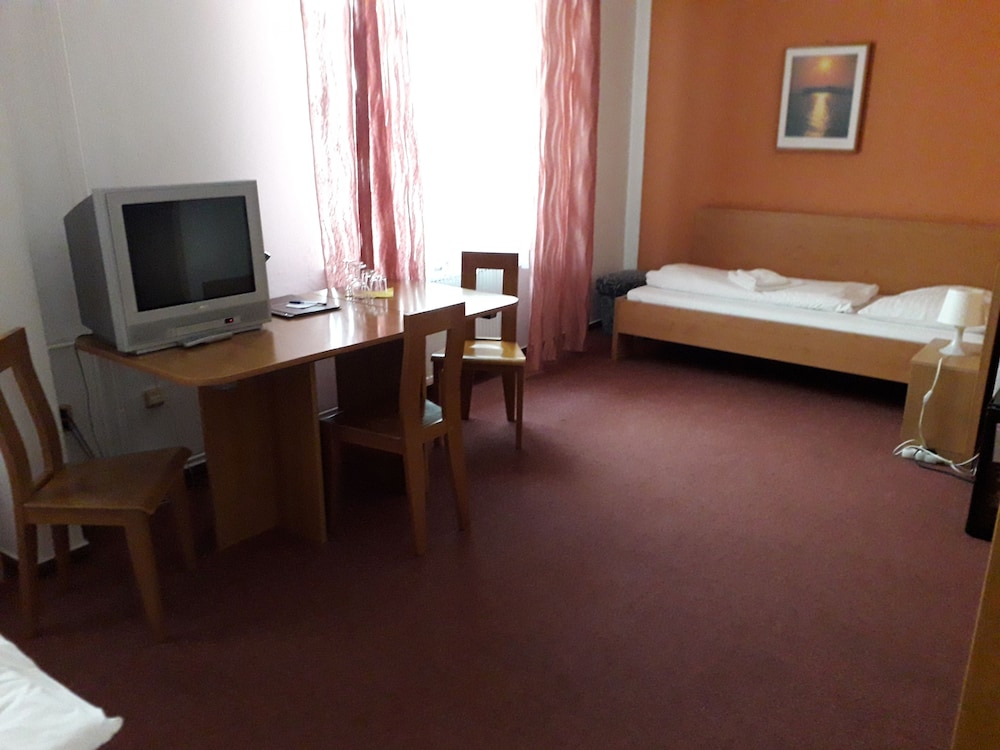 Hotel Maria 37/50
