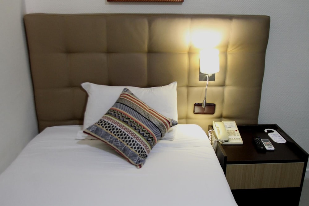 HOTEL MONTE CARLO 34/52