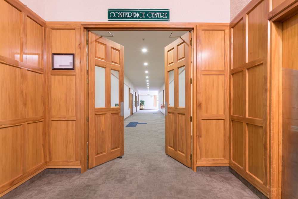 Distinction Hamilton Hotel Conference Centre 24/50