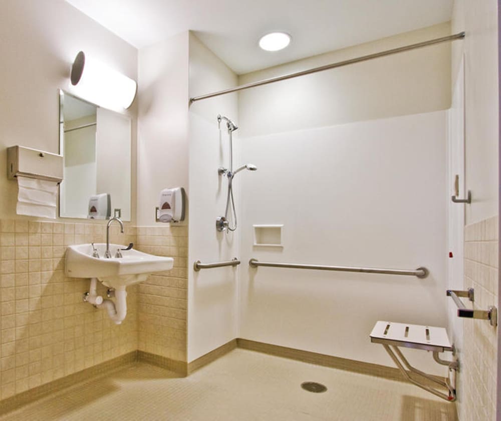غرفة بسريرين كوين لذوي الإعاقة، Country Inn & Suites by Radisson, St. Petersburg - Clearwater, FL 6/6