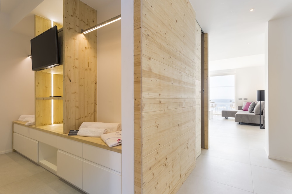 One Ibiza Suites 24/71