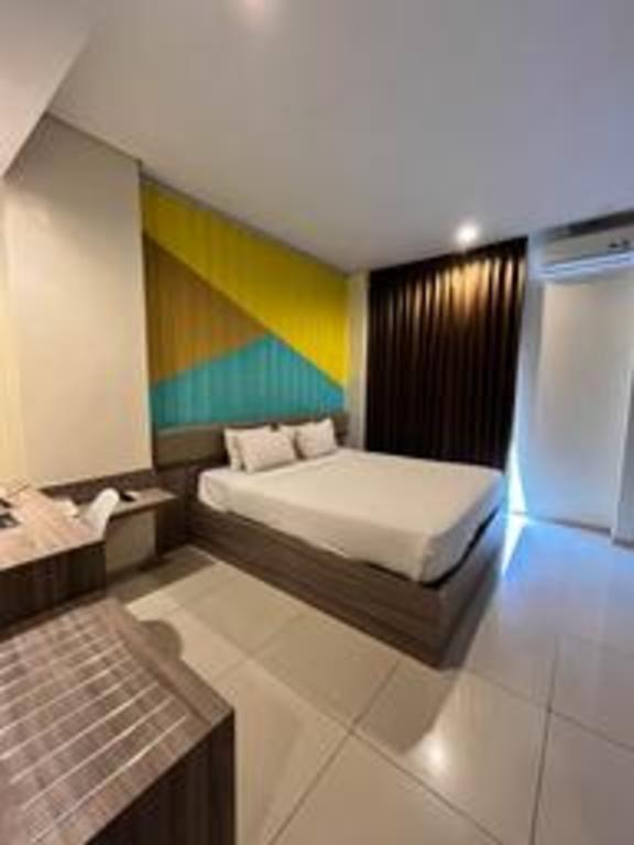 Puri Perdana Hotel & Convention Hall 12/57