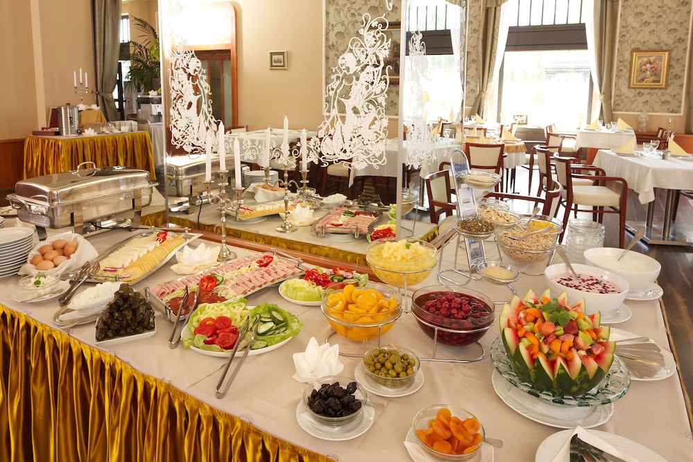 ERZSEBET KIRALYNE HOTEL 27/43