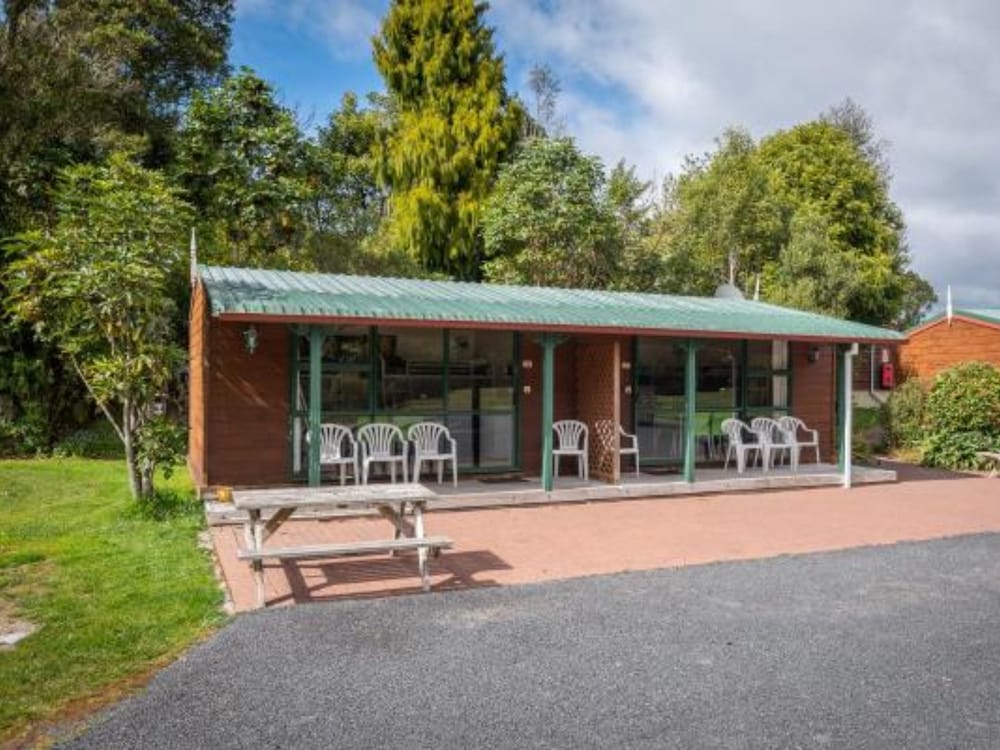 BLUE LAKE TOP 10 HOLIDAY PARK 46/50