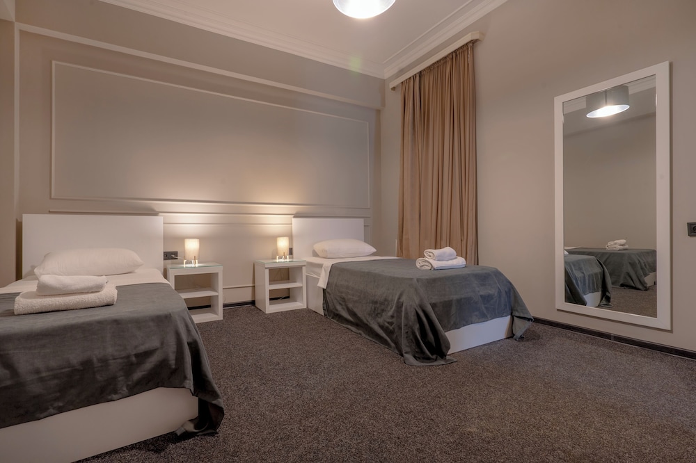 Hotel Piazza 9/50