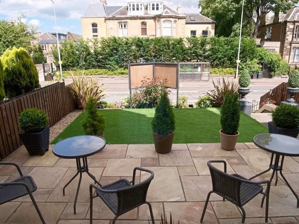 18 Craigmillar Park Guest House 40/50