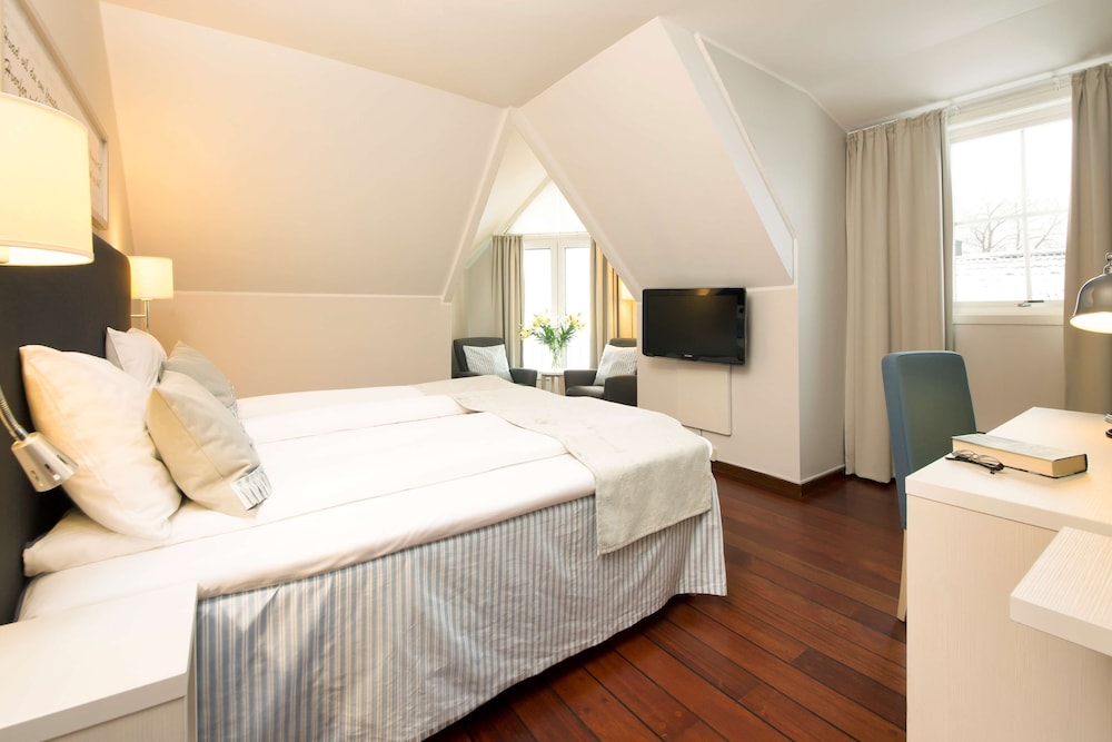 Home Hotel Grimstad 24/61