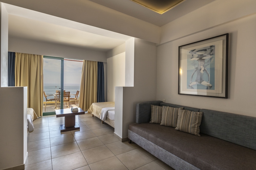 Apostolata Island Resort and Spa 25/71