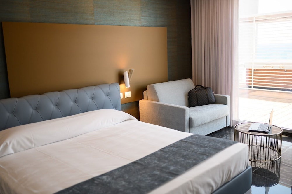 Nautilus Hotel 3/50