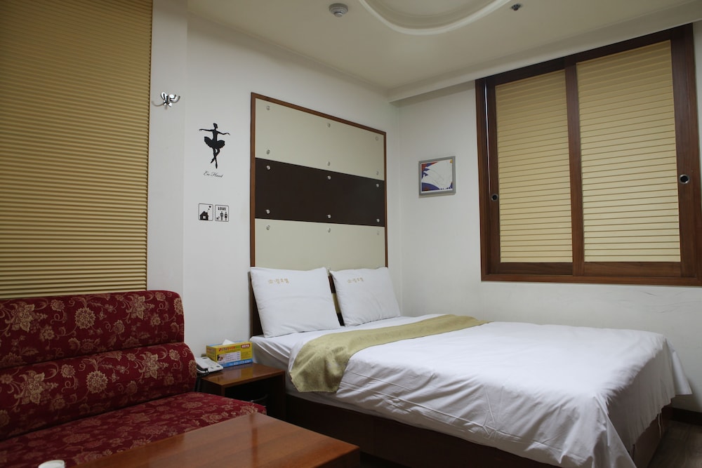 King Hotel 7/42