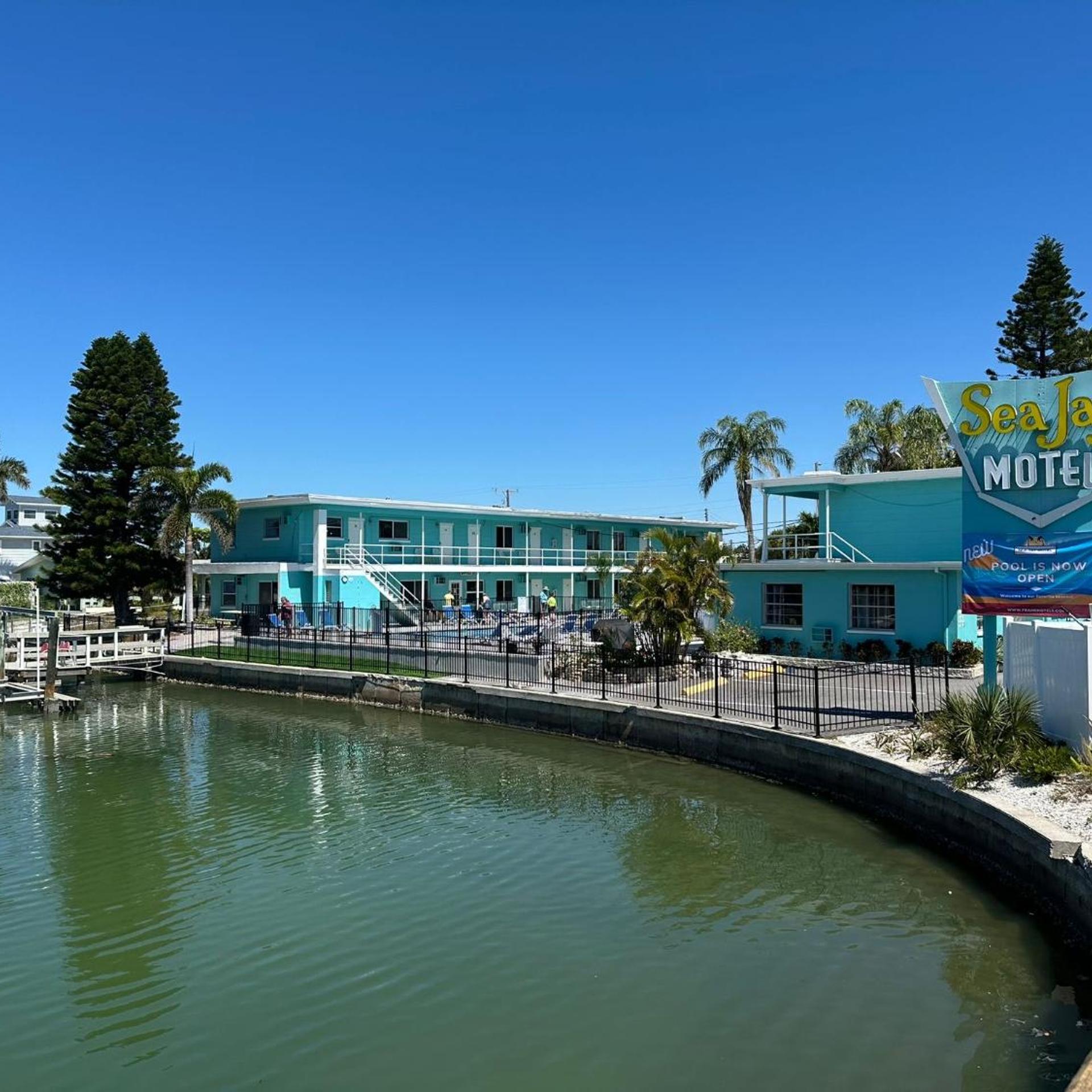Sea Jay Motel & Marina 4/50