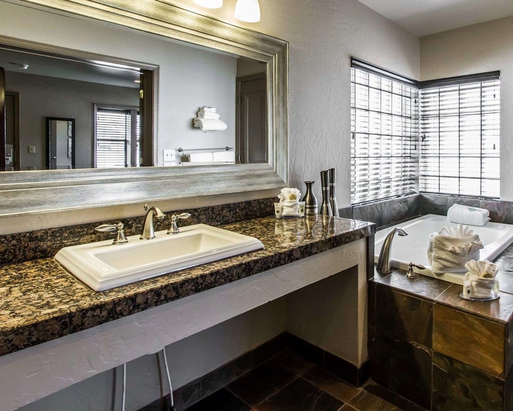 Rodeway Inn and Suites Downtowner Rte 66 7/39