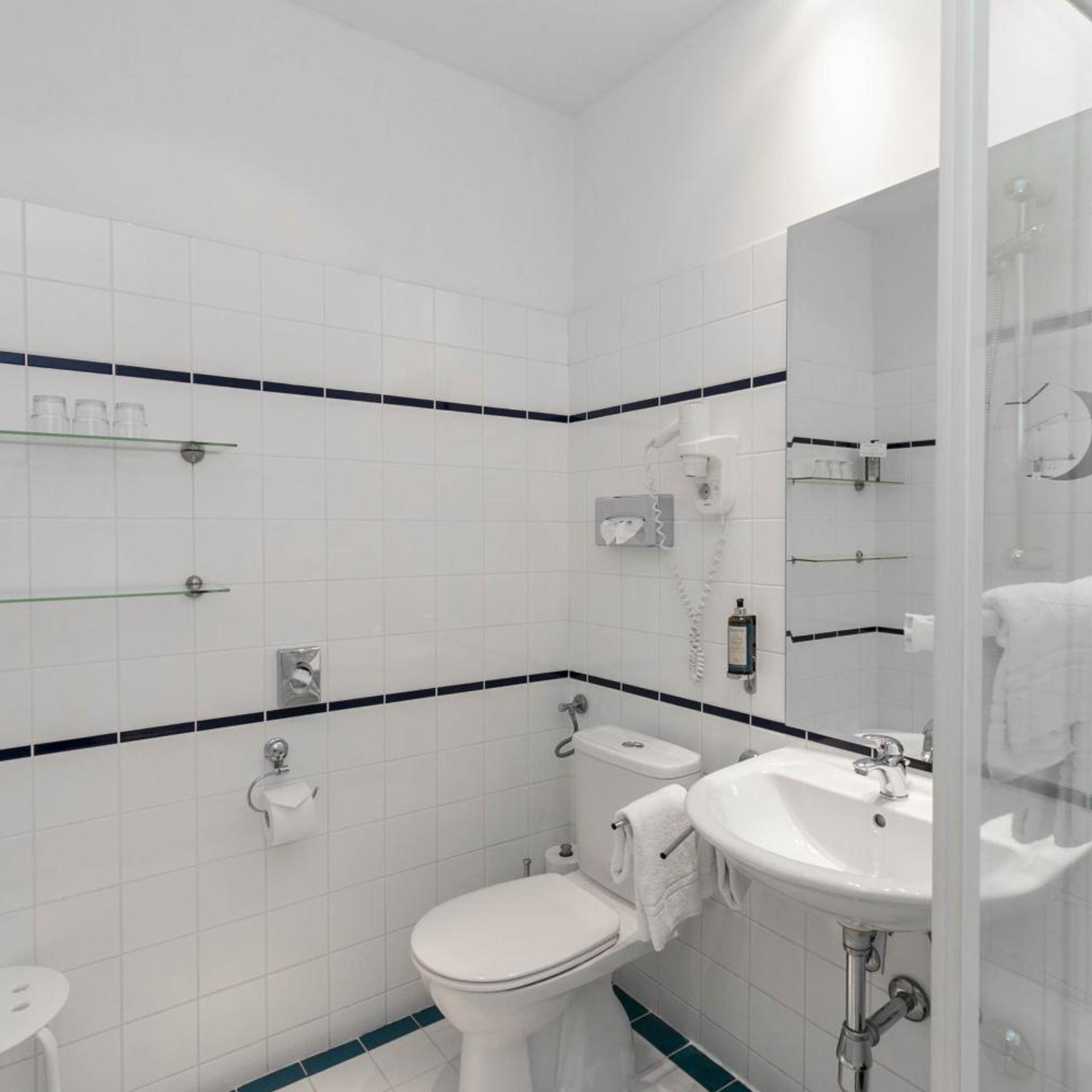 غرفة ثلاثية بسرير فردي، Hotel Karntnerhof 3/4
