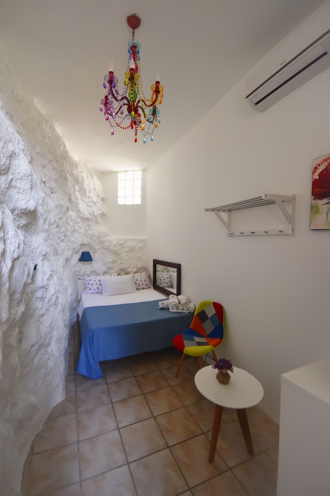 ROOM, DOUBLE BED