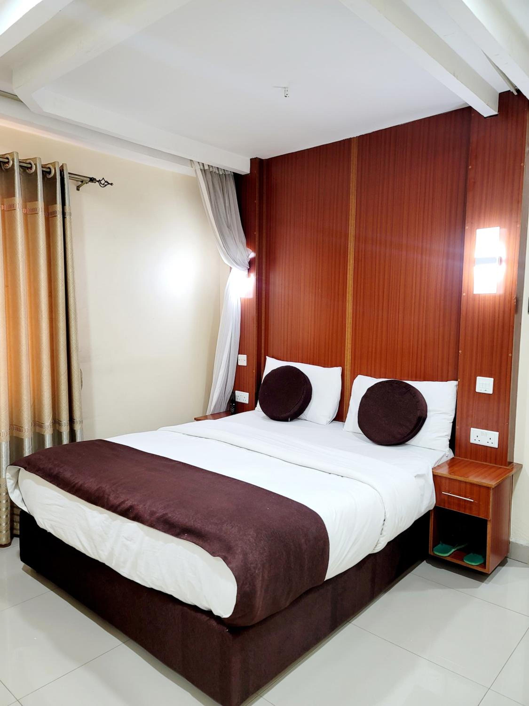 Deluxe, Double Bed