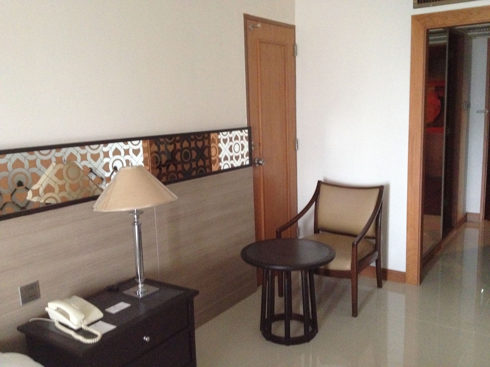 Indra Regent Hotel 71/82