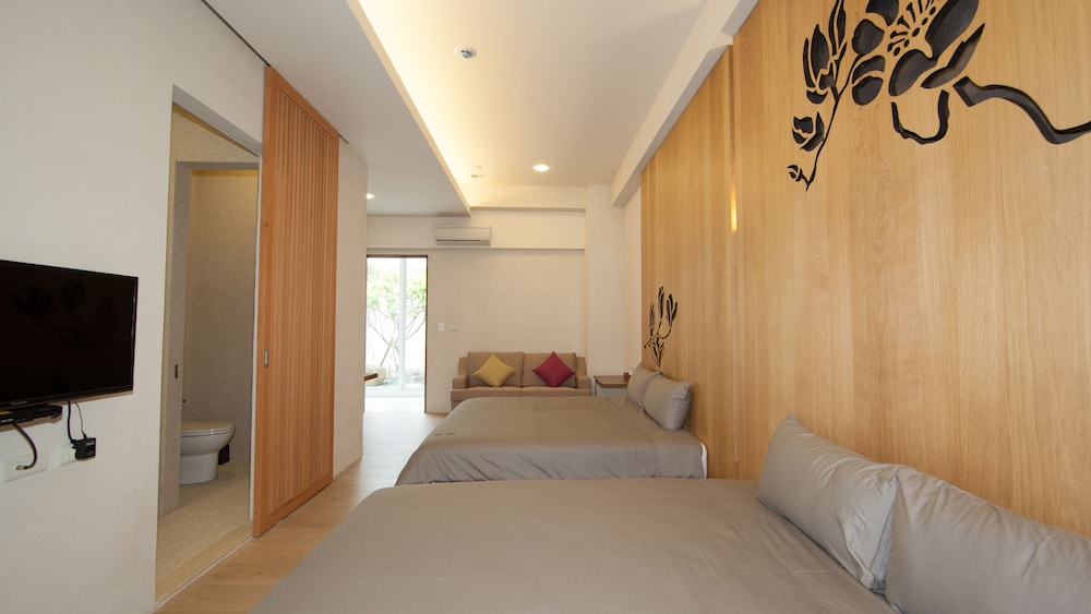Wood Whispering Residence 12/29