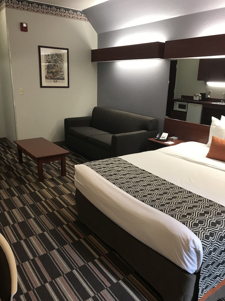 Microtel Inn & Suites by Wyndham Urbandale/Des Moines 10/47