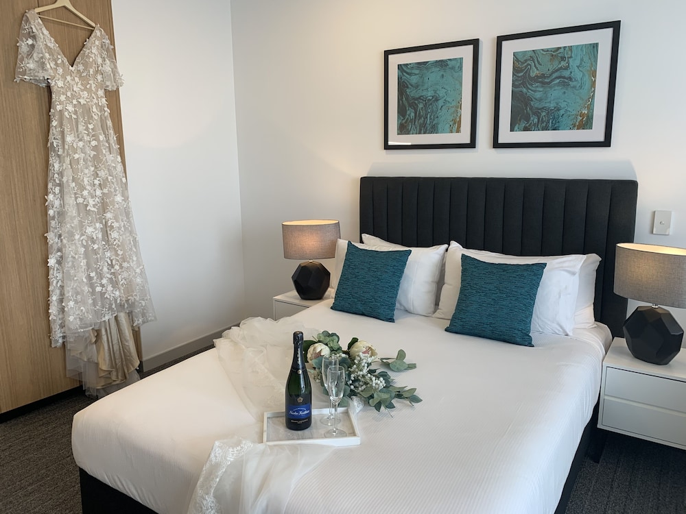 Essence Suites Taringa 8/60