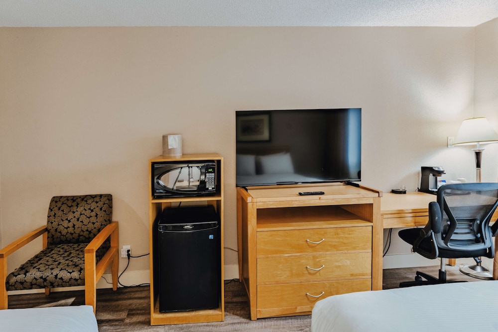 SureStay Plus by Best Western Coquitlam 38/50