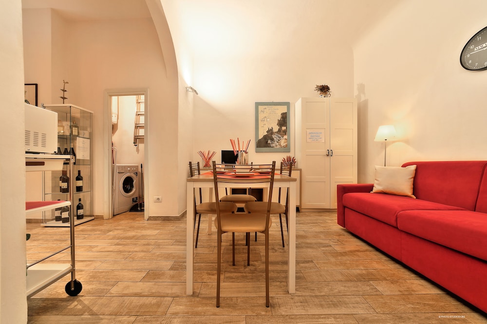Wine Apartments Florence Colorino 11/19