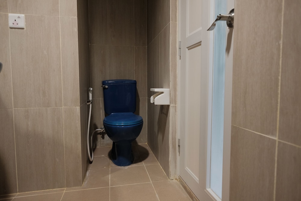 RedDoorz Plus near Ferry Terminal Batam Center 22/23