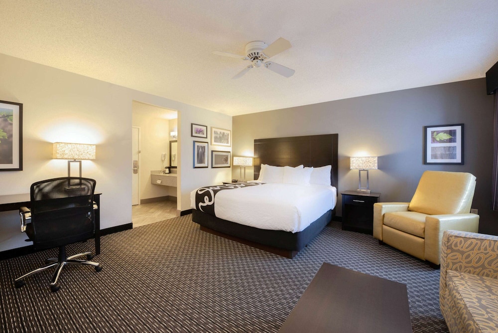 La Quinta Inn & Suites by Wyndham Cleveland Macedonia 21/47