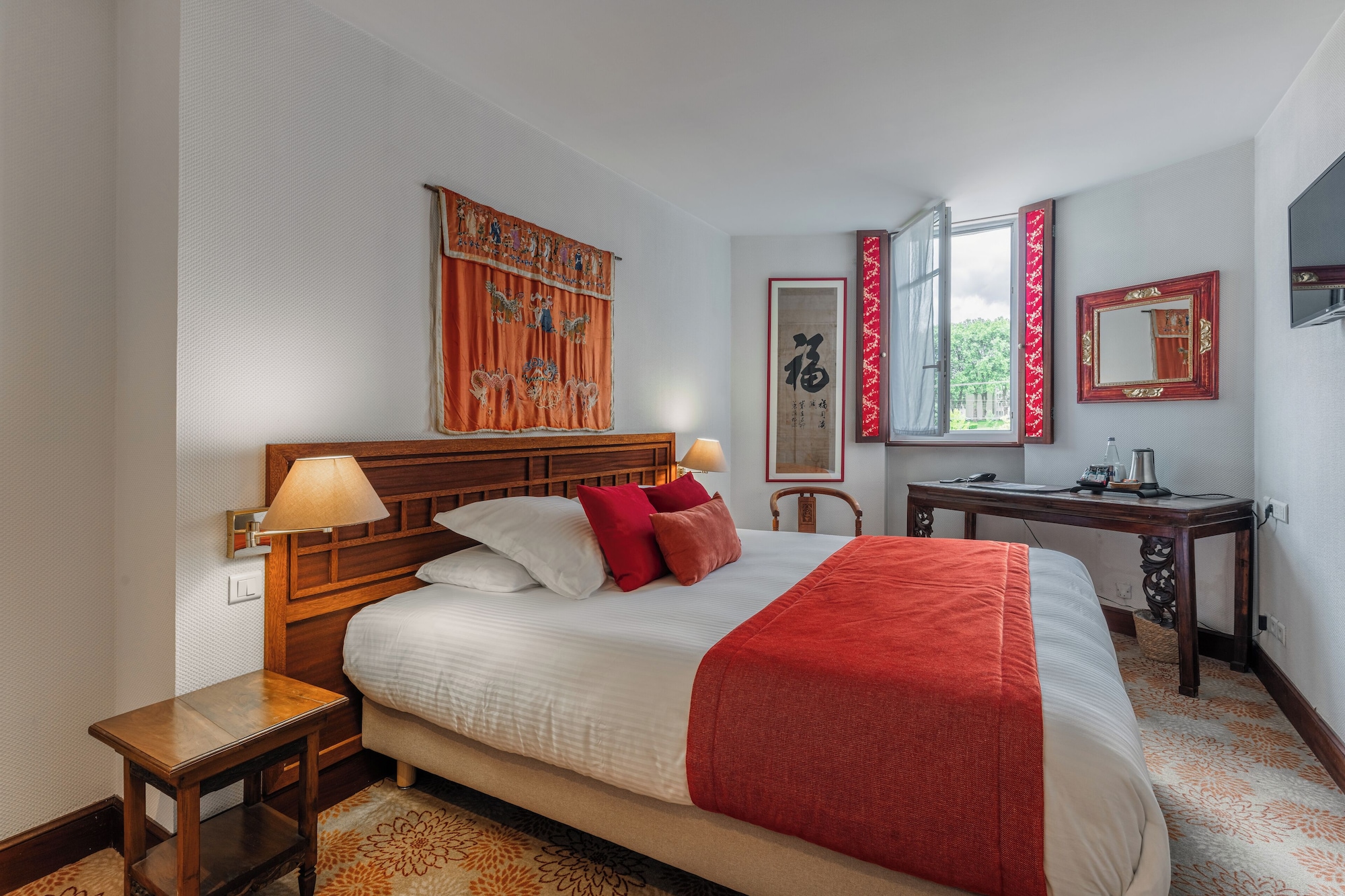 Standard, Twin Beds, Street View