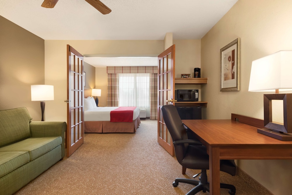Country Inn & Suites by Radisson, Davenport - Quad Cities 9/17