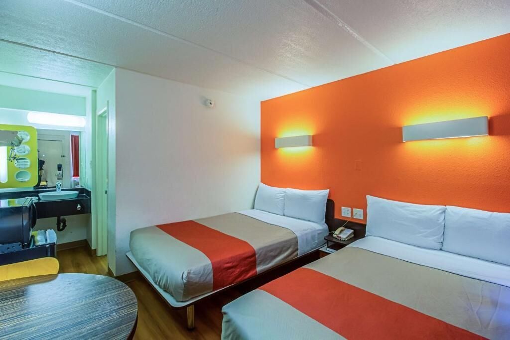 STANDARD, 2 DOUBLE BEDS