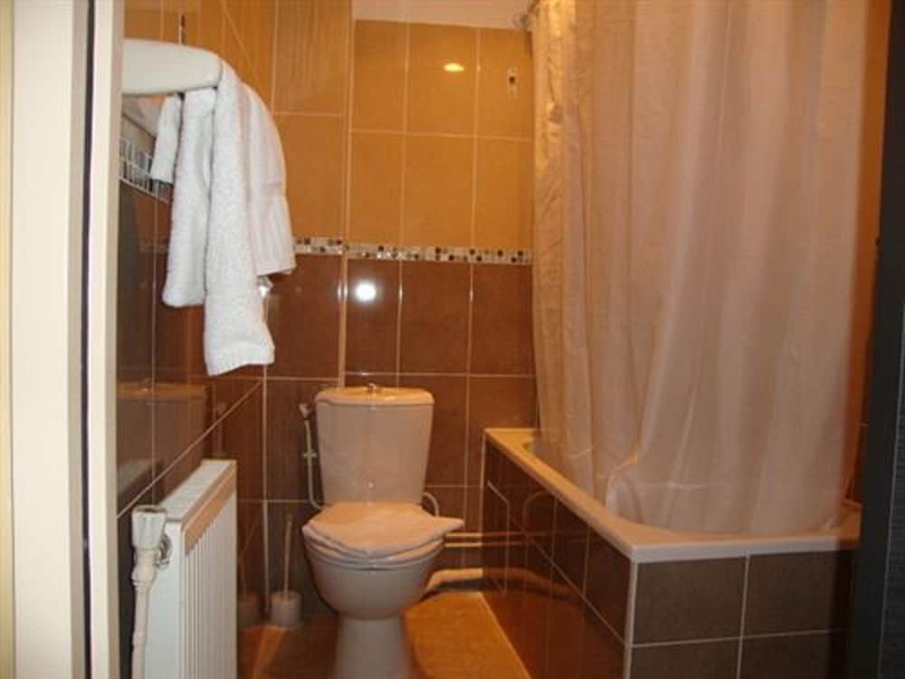 LUXOR BASTILLE HOTEL 25/61