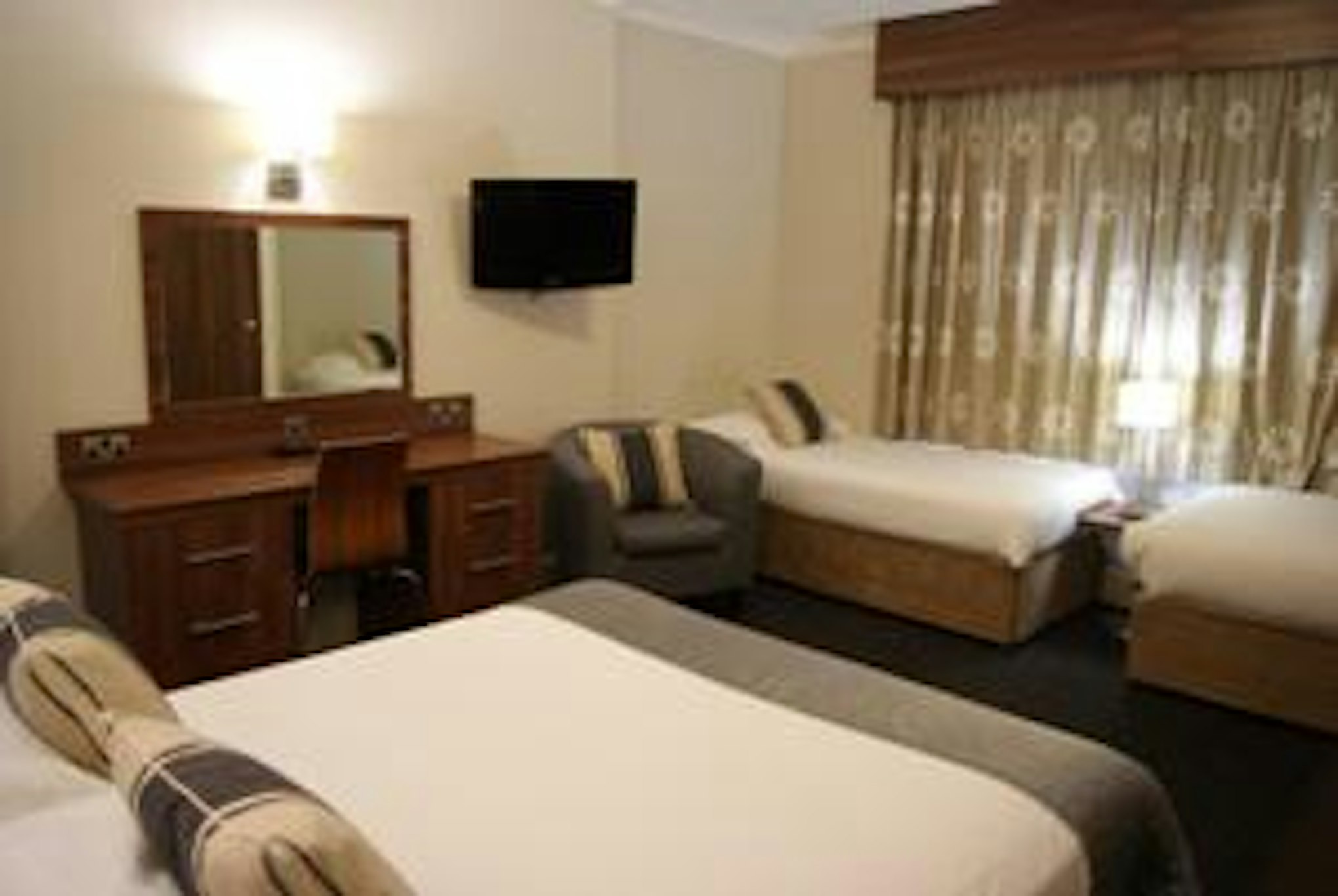 Dalmeny Resort Hotel 8/38