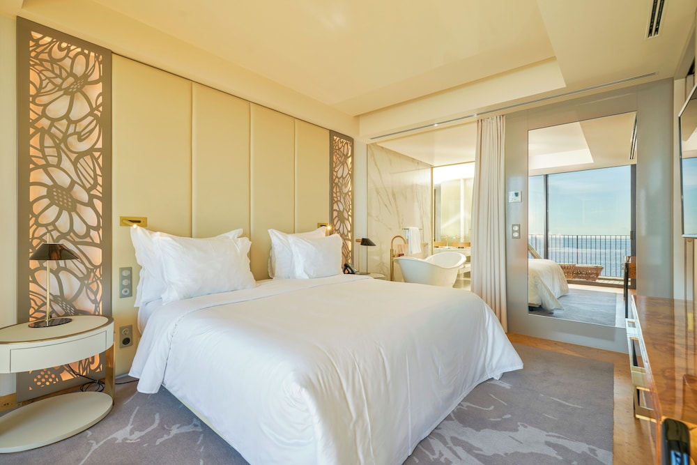 Ocean, Superior, King Bed
