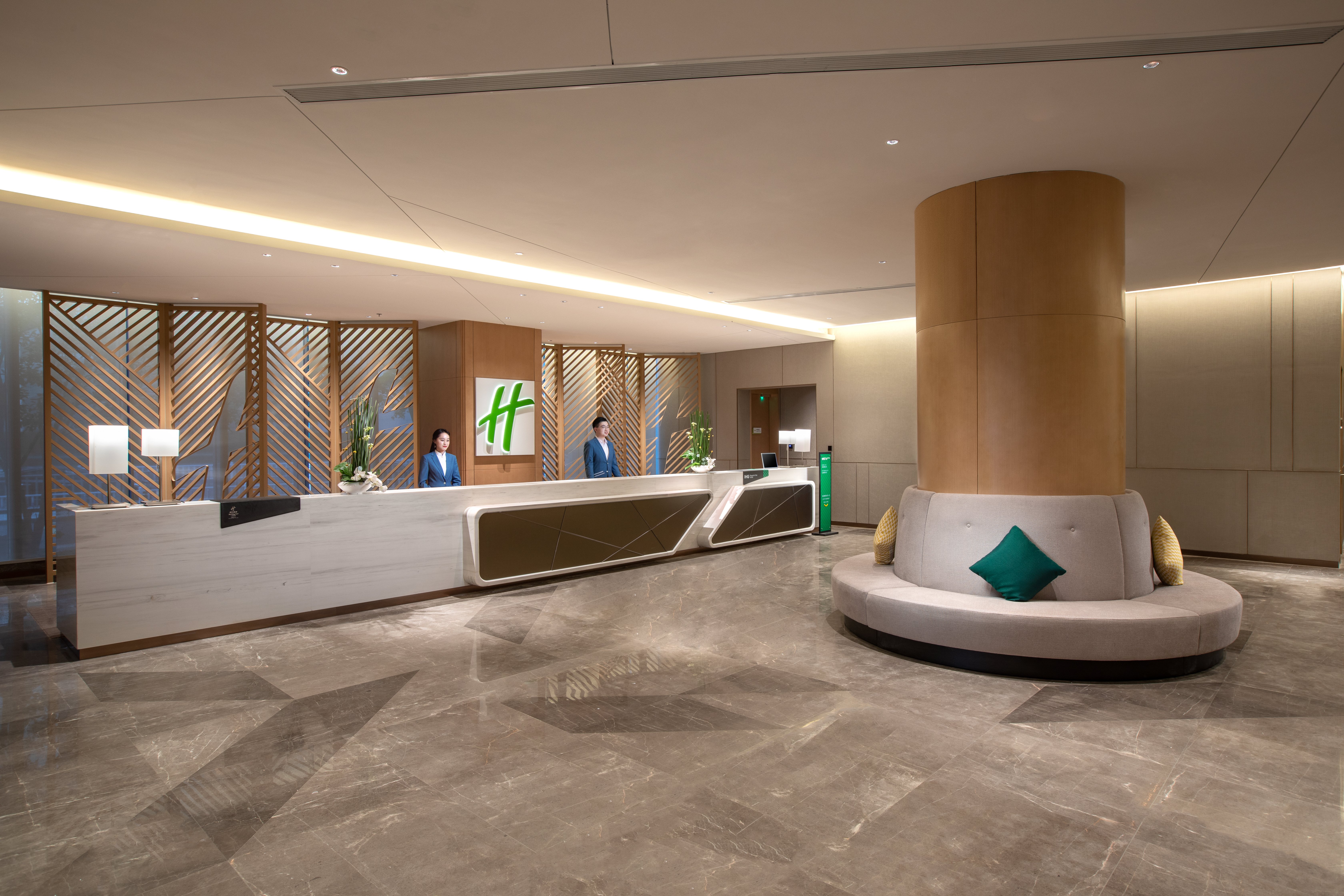 Holiday Inn Wuxi Central Station 9/56