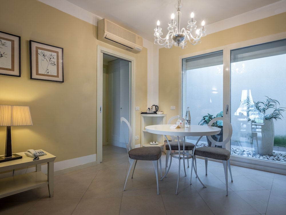 Parc Hotel Germano Suites 57/73