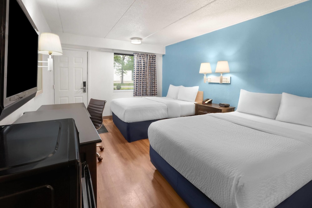 Travelodge by Wyndham Madison Heights MI 20/41