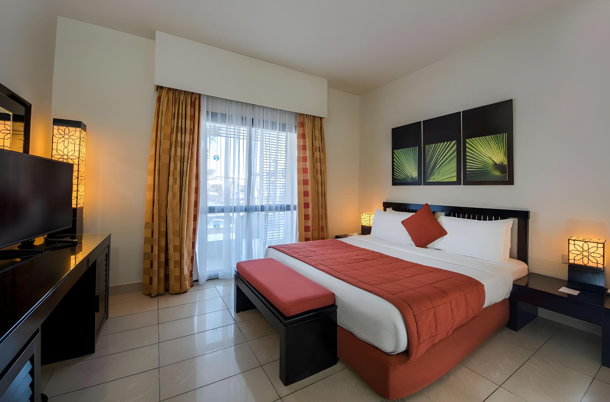 SUPERIOR POOL VIEW ROOM