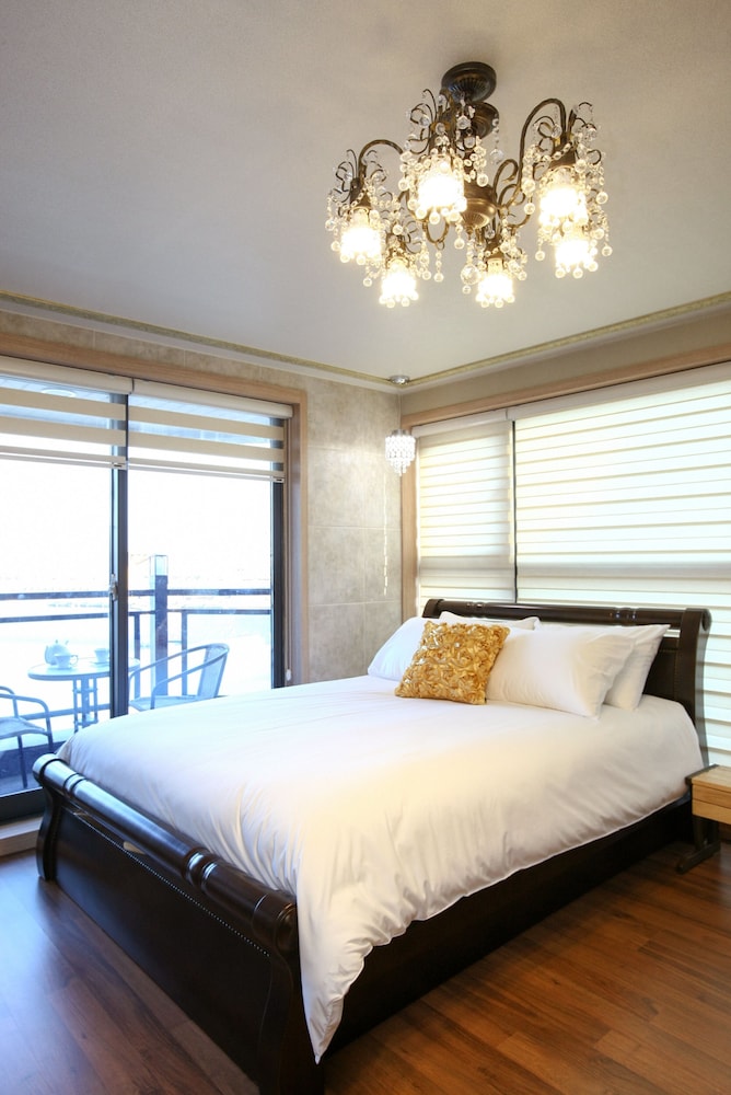 Busan Chaeum Pension 15/50