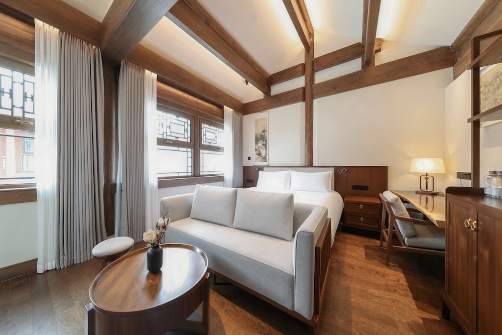 The Jingshan Garden Hotel 44/66